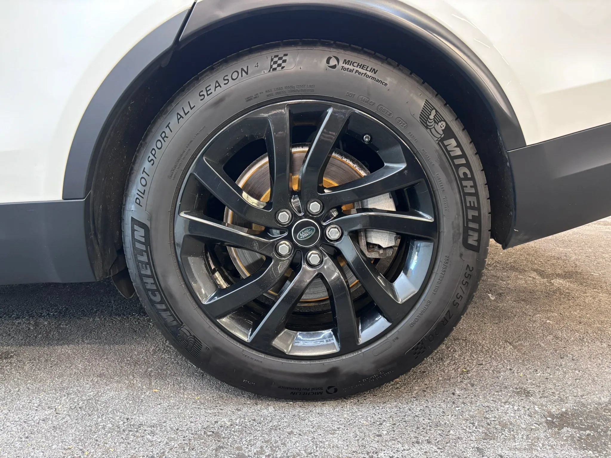 Used 2018 Land Rover Discovery HSE AWD/4WD image 7