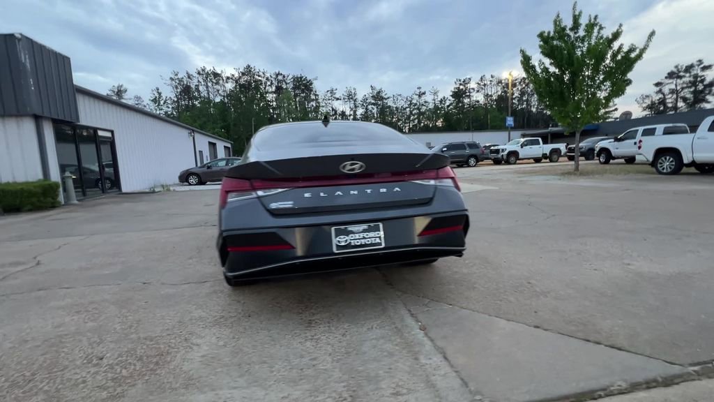 Used 2024 Hyundai Elantra SEL w/ Convenience Package image 5