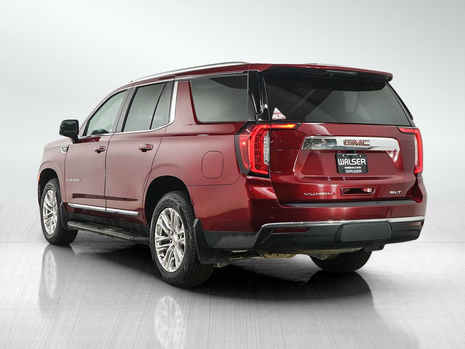 Used 2022 GMC Yukon SLT w/ SLT Premium Package AWD/4WD image 3