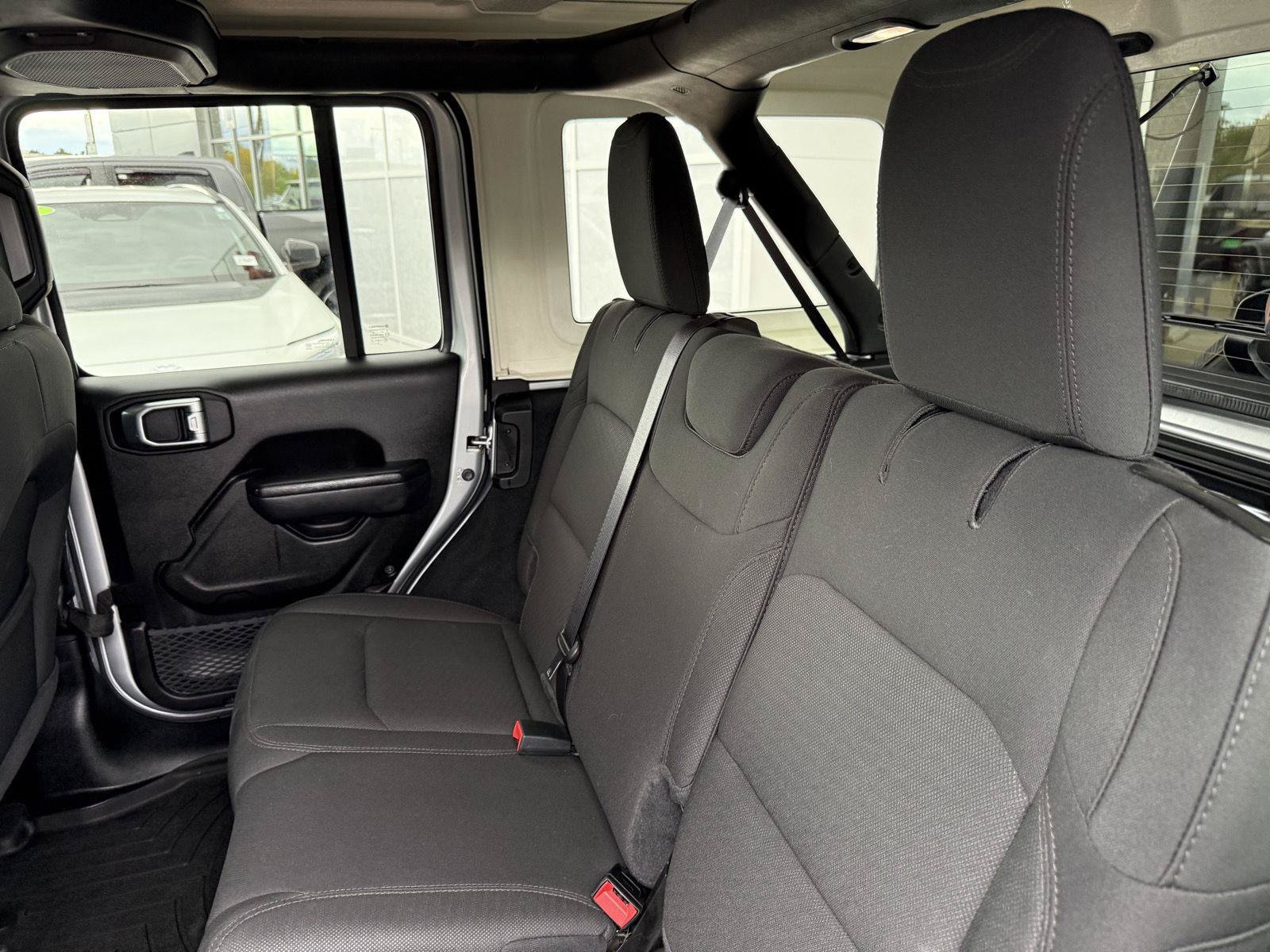 Used 2023 Jeep Wrangler Unlimited Sport AWD/4WD image 15