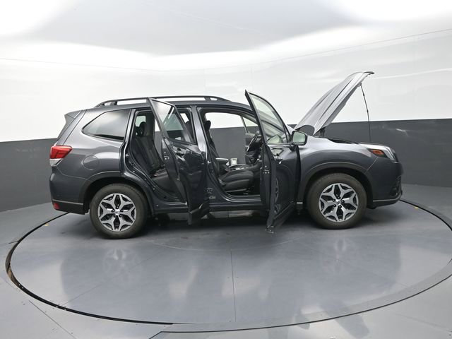Used 2023 Subaru Forester Premium image 12