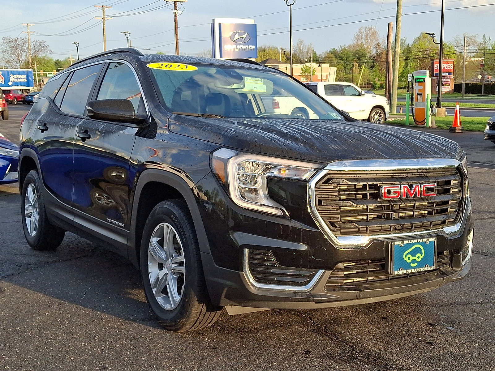 Certified 2023 GMC Terrain SLE w/ Driver Convenience Package image 3