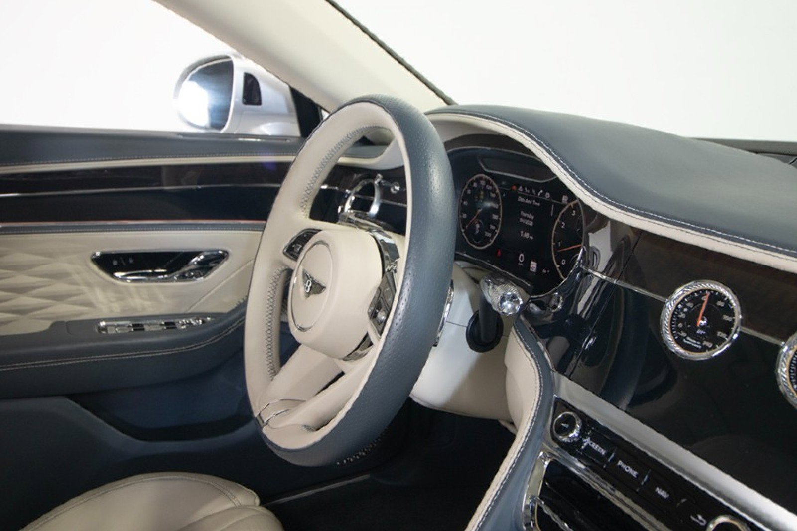 Used 2021 Bentley Flying Spur W12 image 54