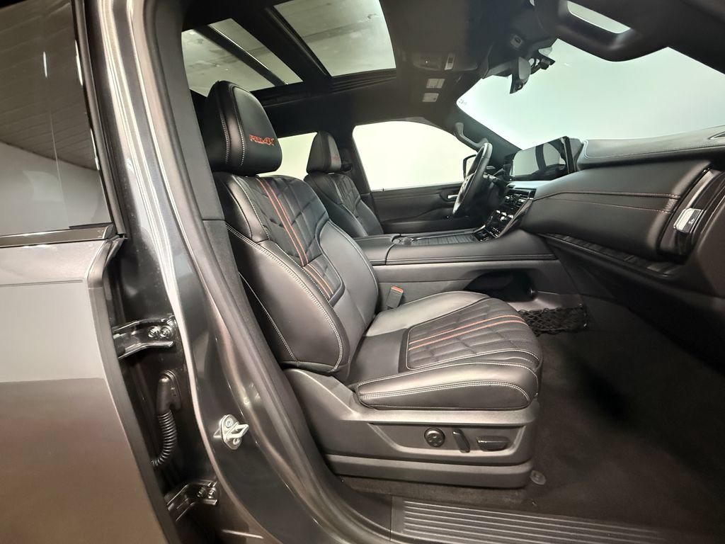 Used 2026 Nissan Armada PRO-4X AWD/4WD image 13
