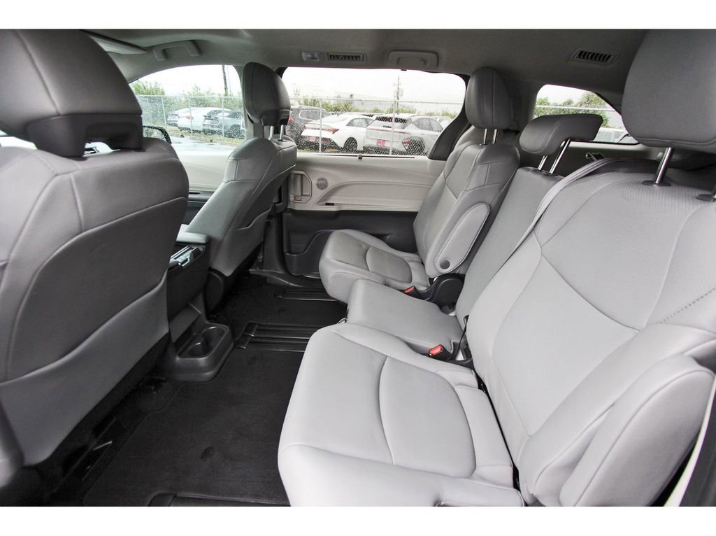 Used 2023 Toyota Sienna XLE image 14