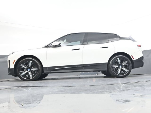 Certified 2024 BMW iX xDrive50 w/ Premium Package AWD/4WD image 34