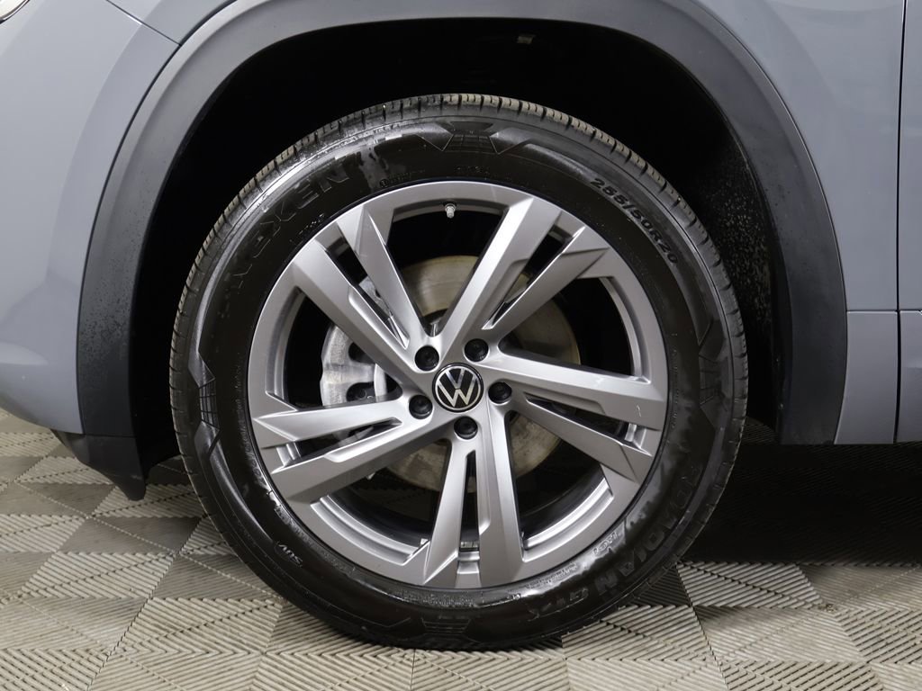 Used 2024 Volkswagen Atlas Cross Sport SEL R-Line AWD/4WD image 27