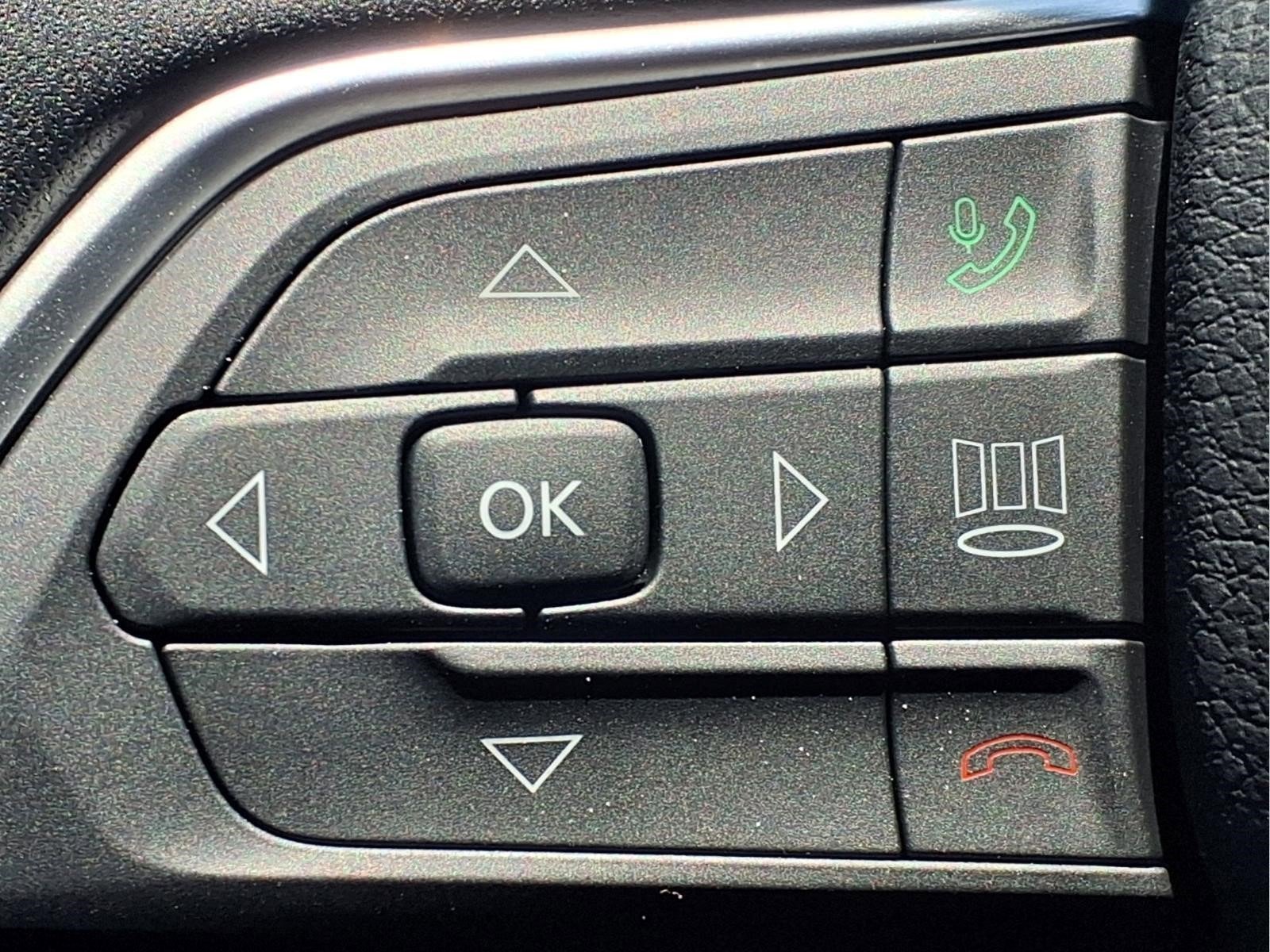 Used 2025 Jeep Grand Cherokee Laredo w/ Luxury Tech Group I RWD image 16