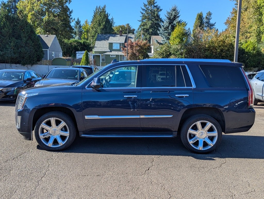 Used 2018 Cadillac Escalade Luxury image 2