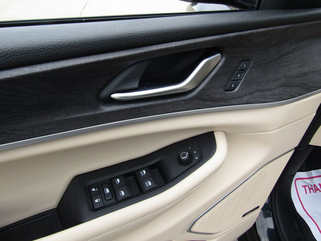 Used 2022 Jeep Grand Cherokee L Limited AWD/4WD image 25