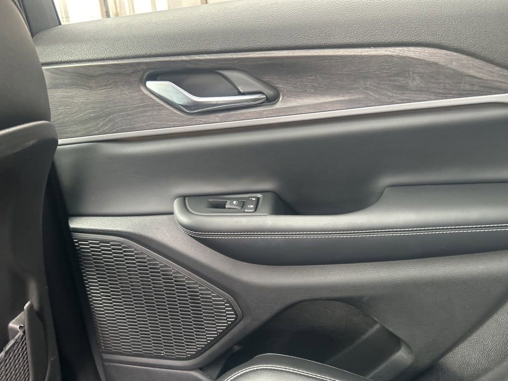 Used 2024 Jeep Grand Cherokee Limited image 20