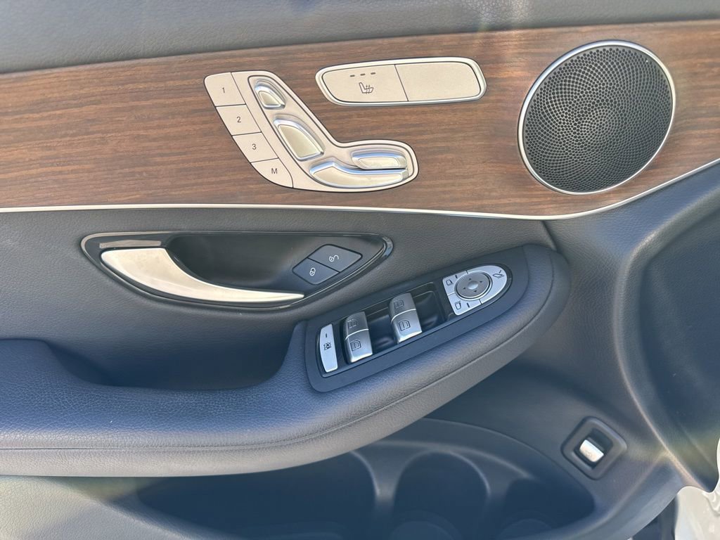 Used 2022 Mercedes-Benz GLC 300 4MATIC w/ Multimedia Package Lite image 18