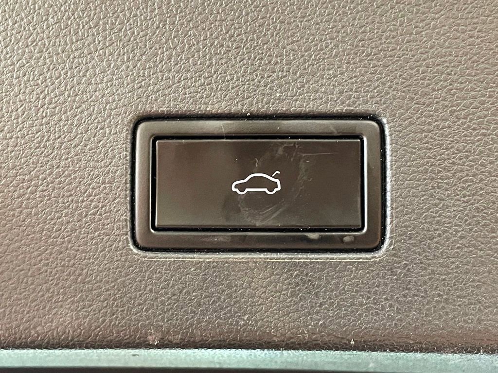 Used 2020 Volkswagen Atlas Cross Sport SEL R-Line image 20