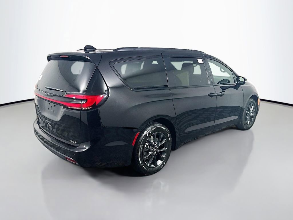 New 2025 Chrysler Pacifica Select w/ Uconnect Theater Family Group image 7