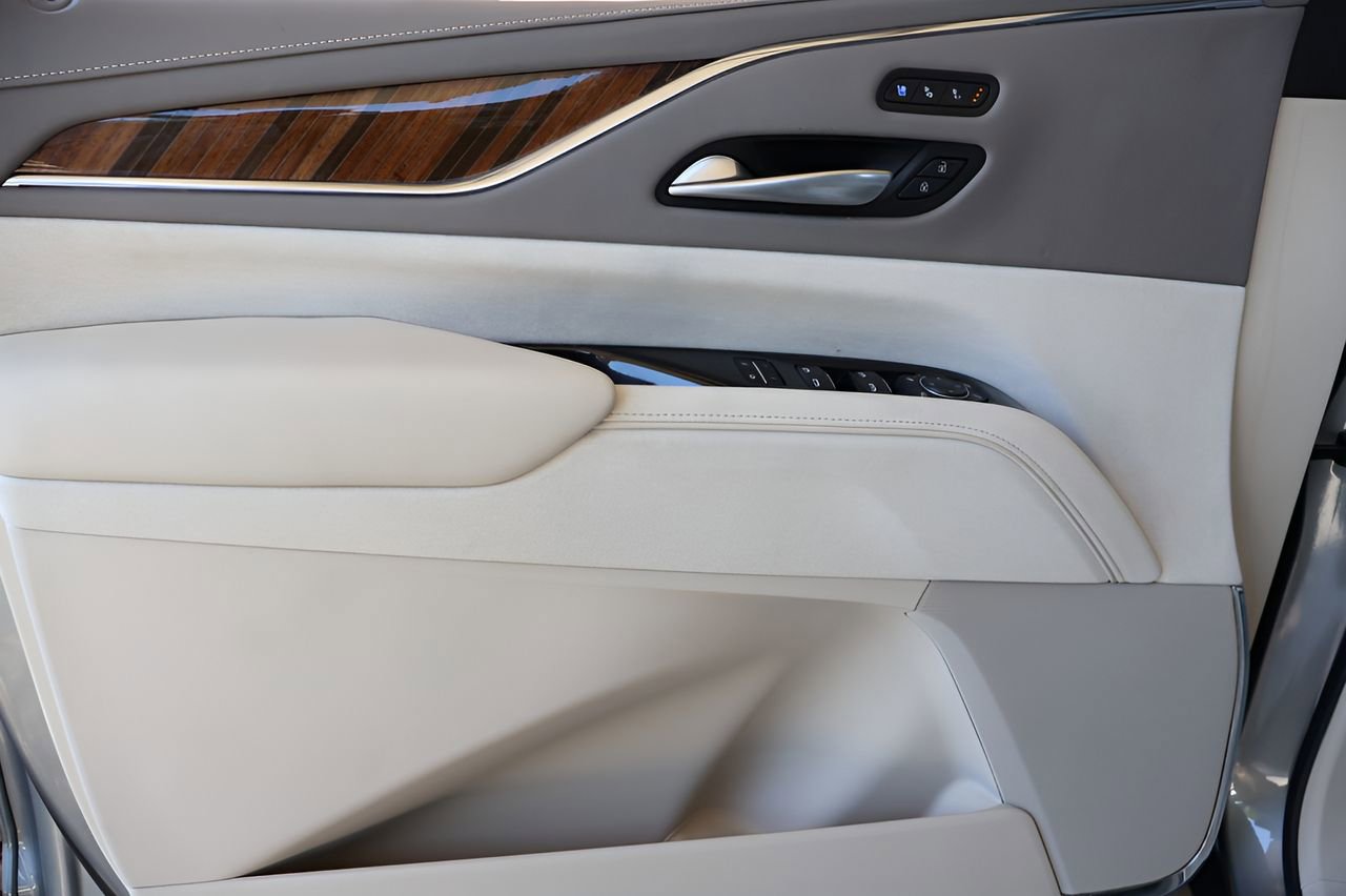Certified 2023 Cadillac Escalade Premium Luxury Platinum RWD image 9