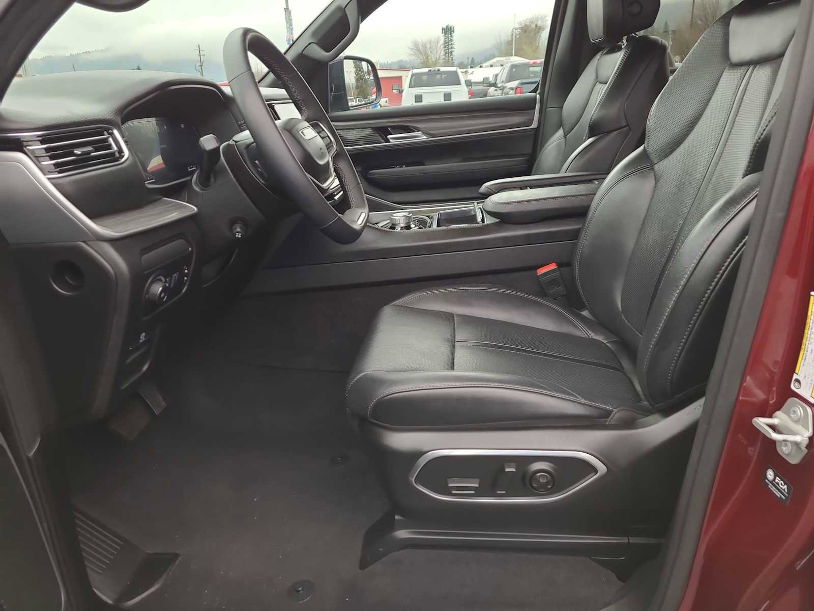 Used 2024 Jeep Wagoneer Series II image 19