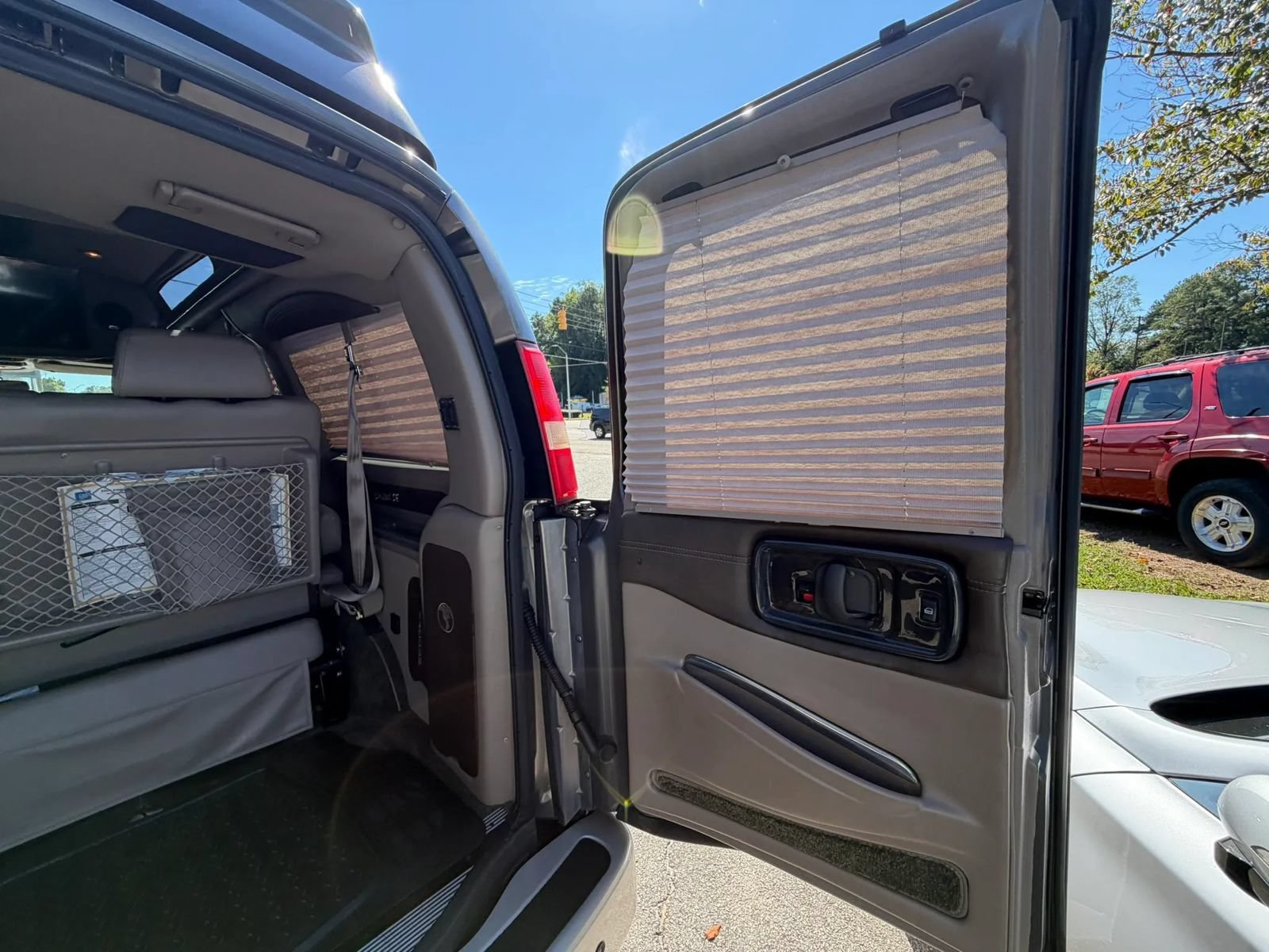 Used 2015 Chevrolet Express 2500 RWD image 46