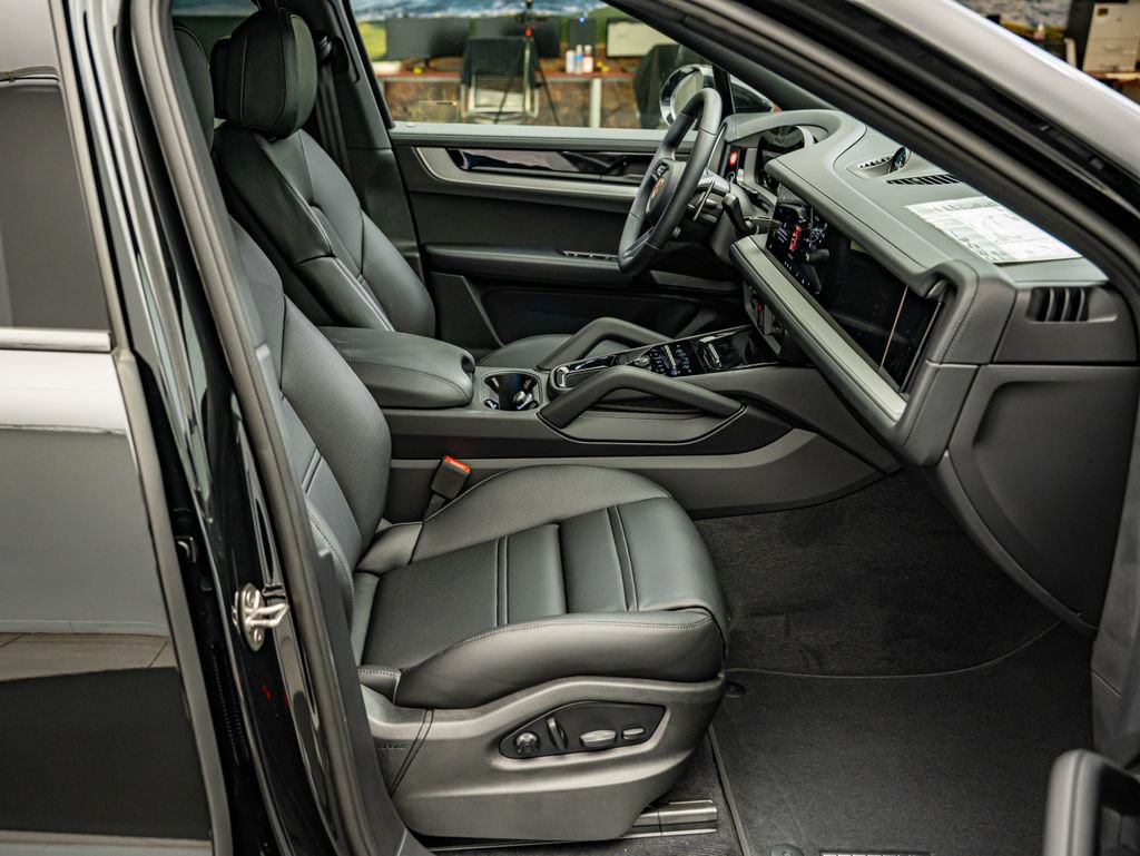New 2026 Porsche Cayenne Coupe AWD/4WD image 46