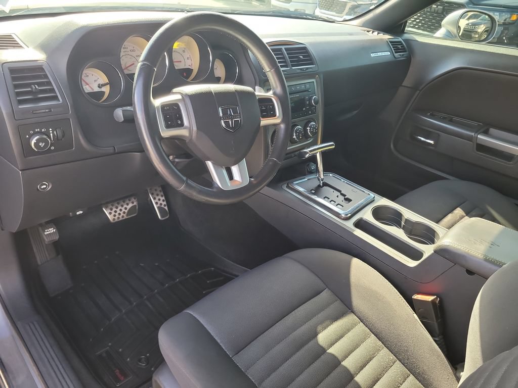 Used 2014 Dodge Challenger R/T RWD image 12