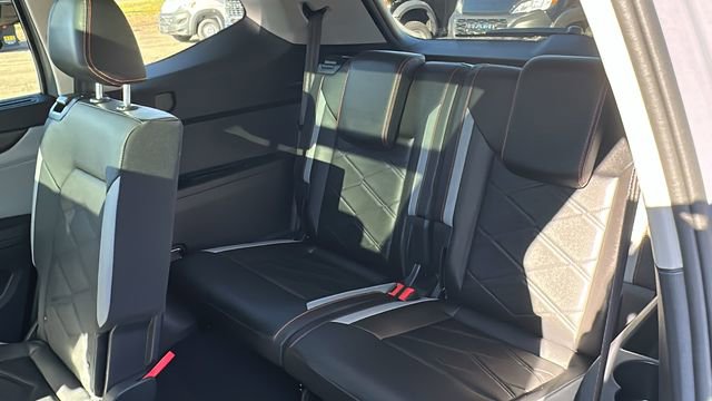 Used 2025 Volkswagen Atlas Peak Edition SE image 25