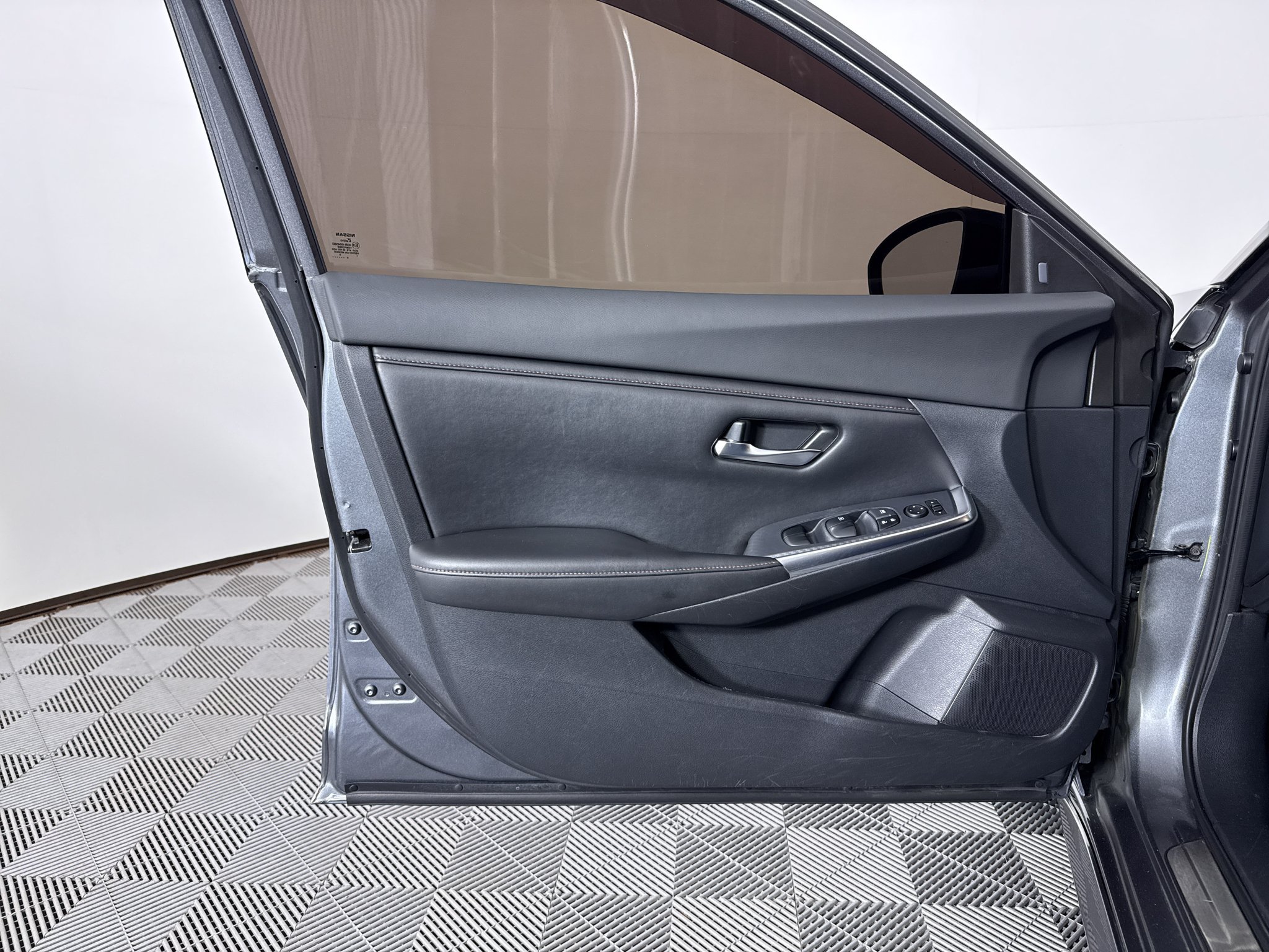 Used 2020 Nissan Sentra SR w/ Electronics Package FWD image 23