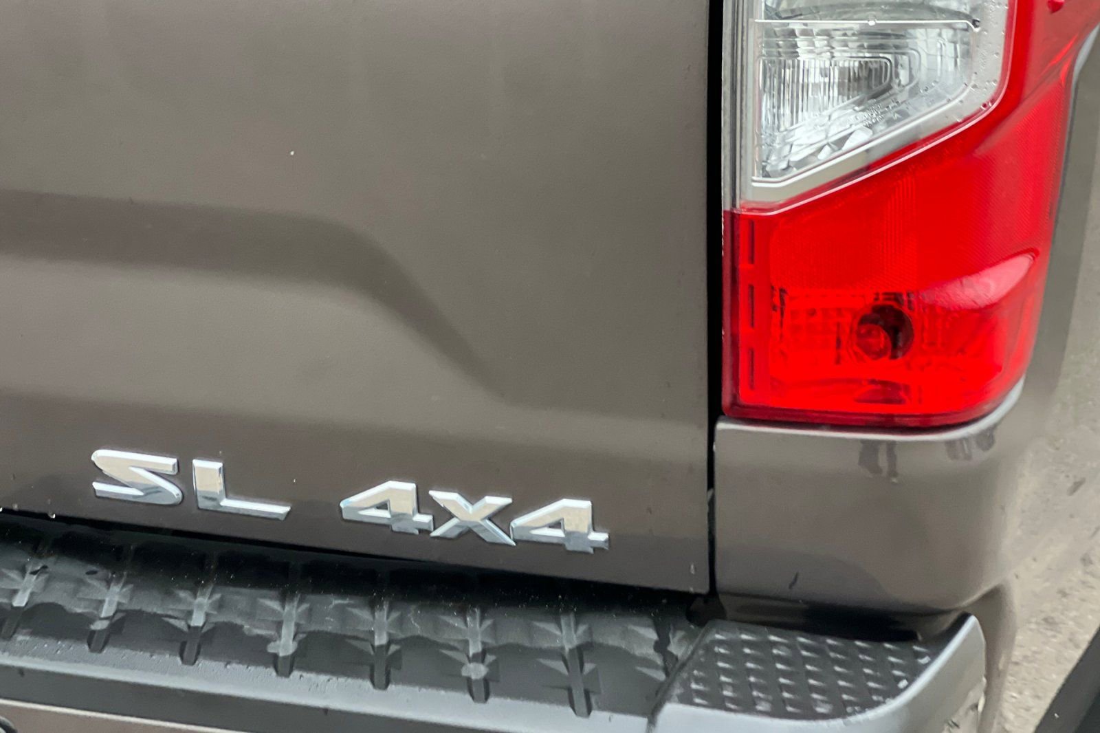 Used 2017 Nissan Titan SL image 27