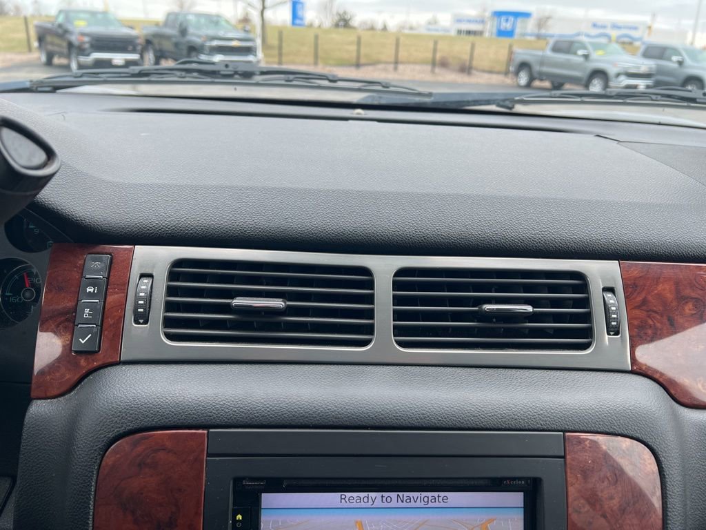 Used 2011 Chevrolet Suburban LT image 18