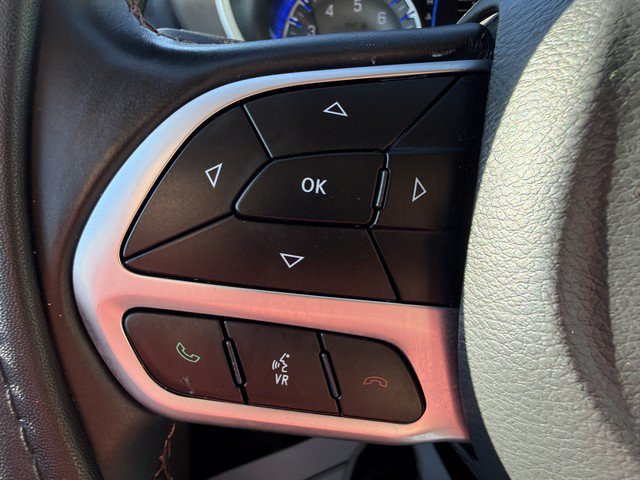 Used 2017 Chrysler Pacifica Touring-L FWD image 24