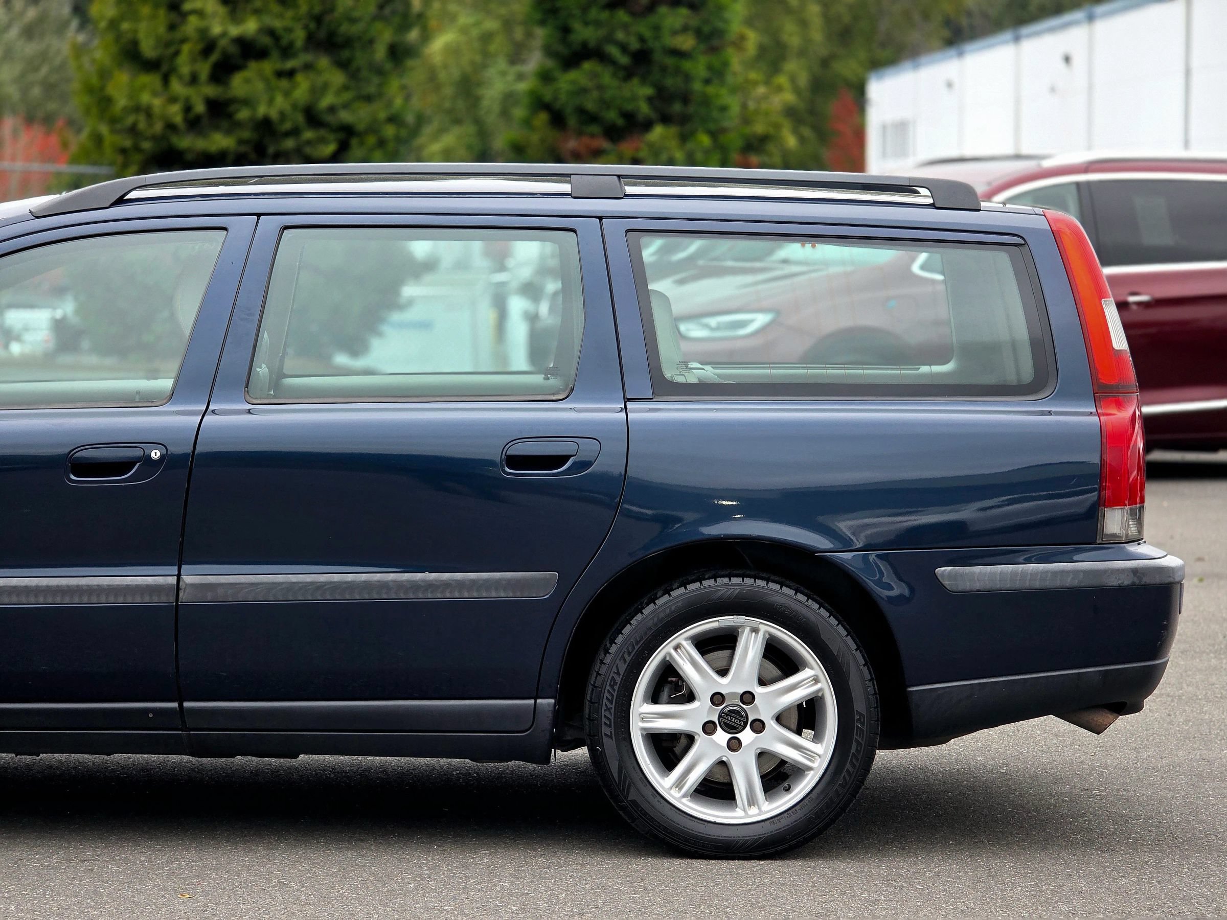 Used 2004 Volvo V70 2.5T FWD image 5
