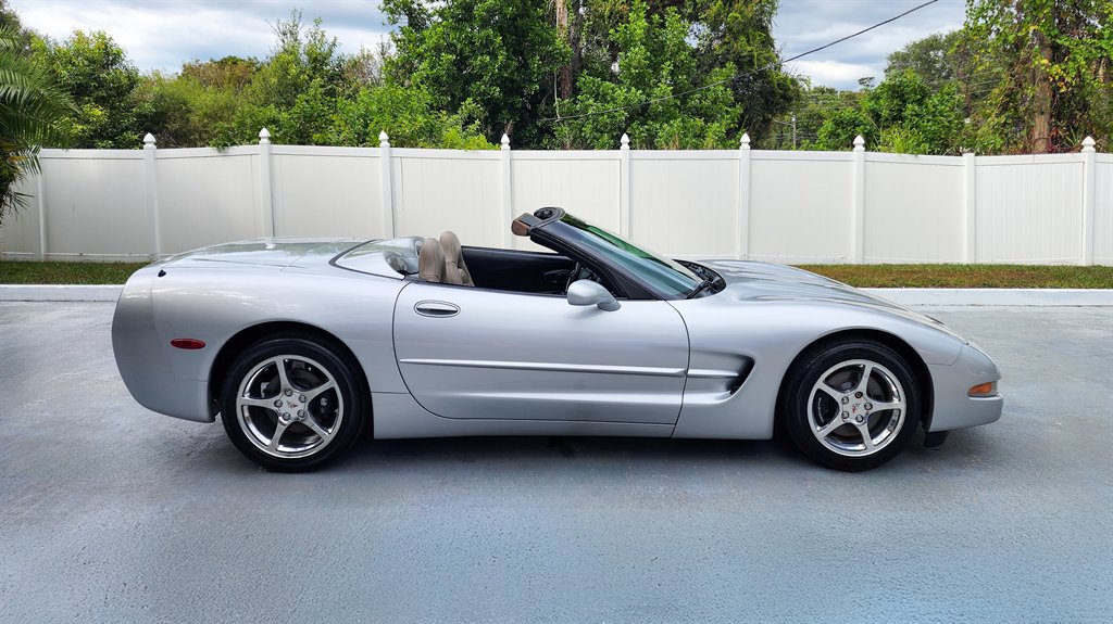 Used 2001 Chevrolet Corvette Convertible w/ Preferred Equipment Group2 image 9
