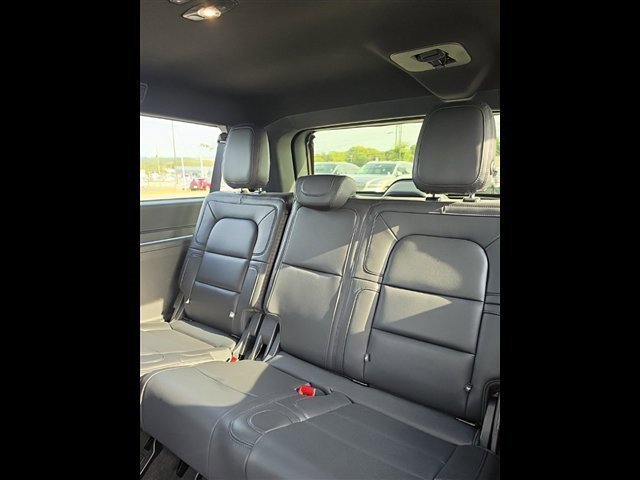 Used 2024 Lincoln Navigator L Reserve AWD/4WD image 25