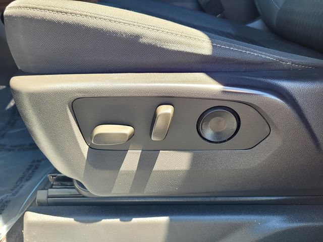 Used 2023 Chevrolet Silverado 1500 LT AWD/4WD image 11