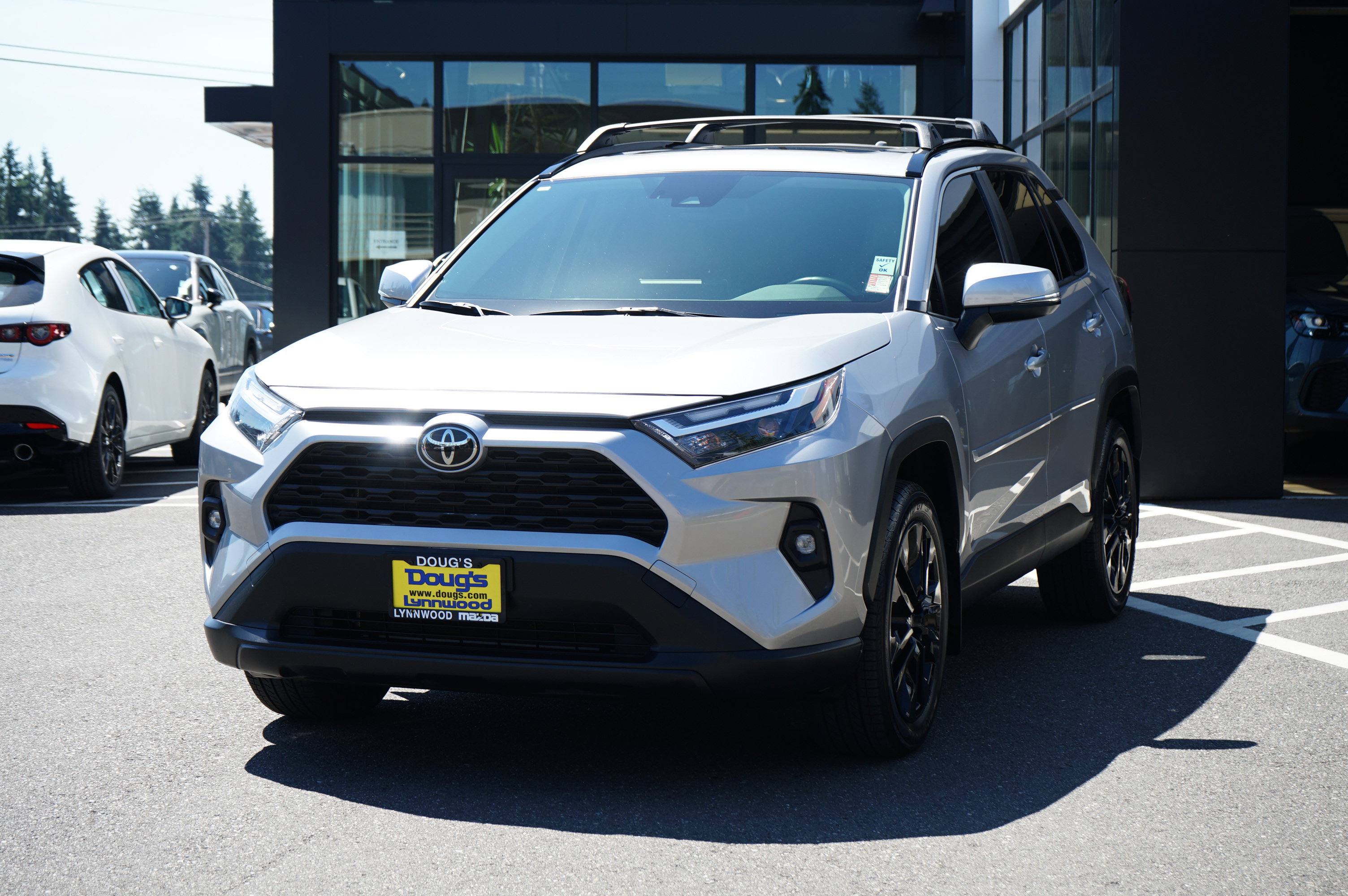 Used 2023 Toyota RAV4 XLE Premium image 9