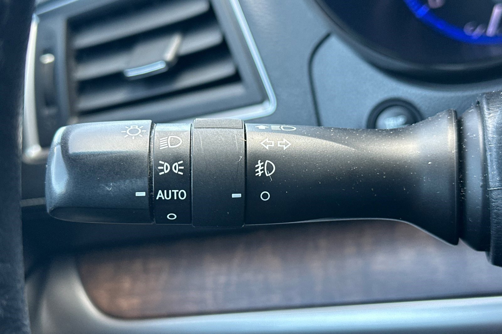 Used 2018 Subaru Outback 2.5i Limited image 32