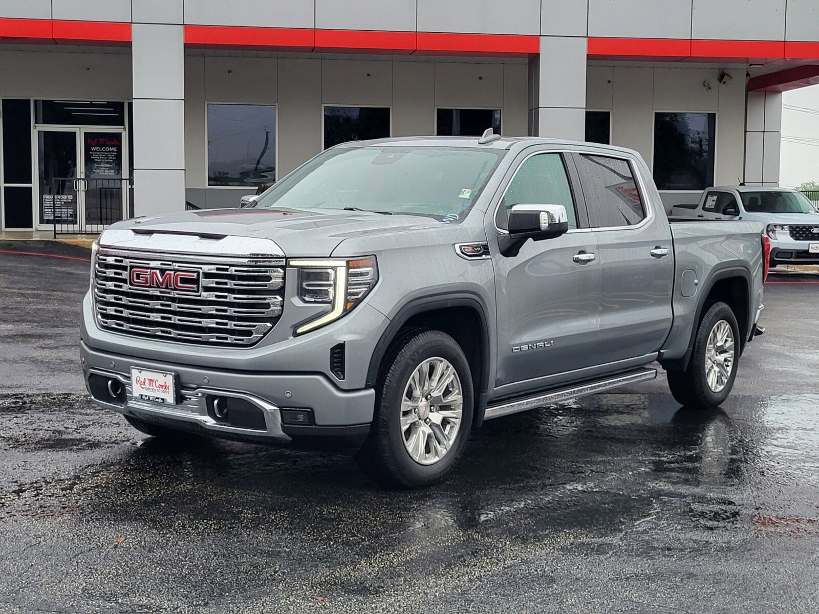 Used 2023 GMC Sierra 1500 Denali w/ Technology Package AWD/4WD image 8