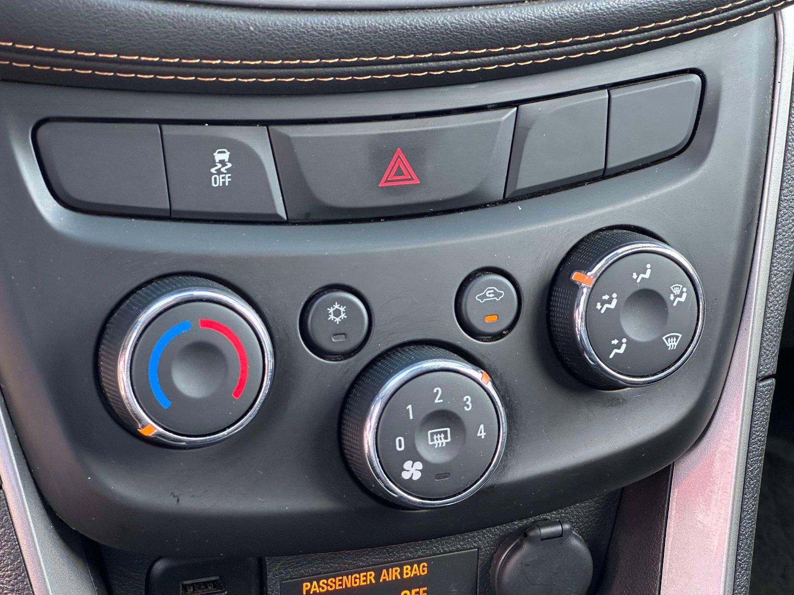 Used 2022 Chevrolet Trax LT w/ Midnight Edition image 31