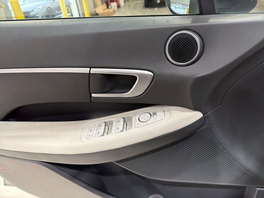 Used 2023 Hyundai Sonata SE image 12