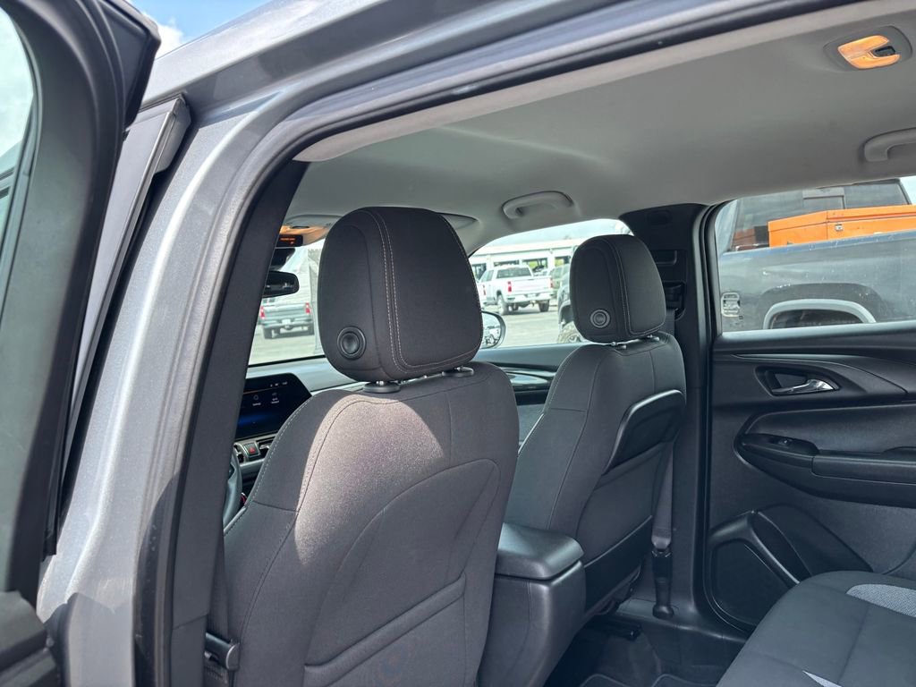 Used 2025 Chevrolet TrailBlazer LS image 23