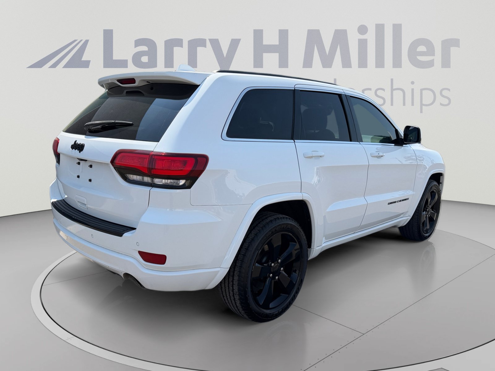Used 2015 Jeep Grand Cherokee Altitude RWD image 5