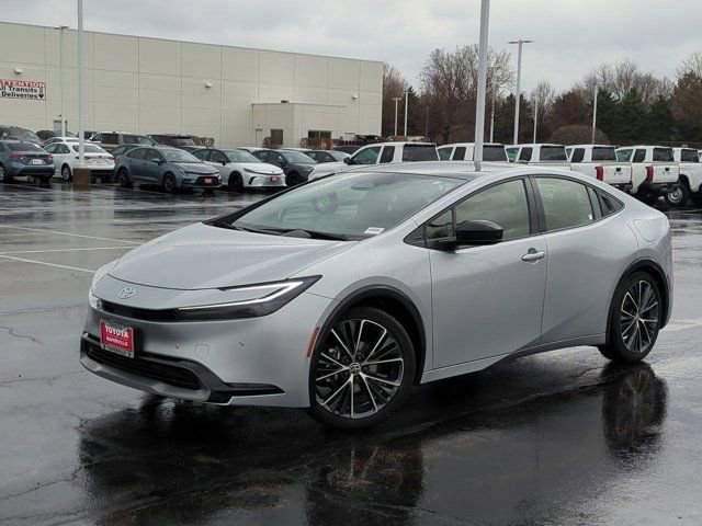 Used 2024 Toyota Prius XLE video 2