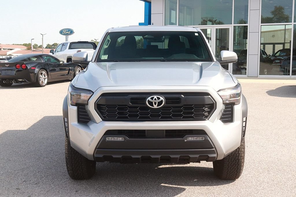 Used 2025 Toyota Tacoma TRD Off-Road AWD/4WD image 2