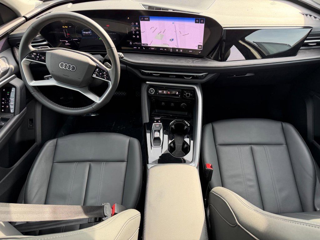 Used 2025 Audi Q5 Premium w/ Convenience Package image 11