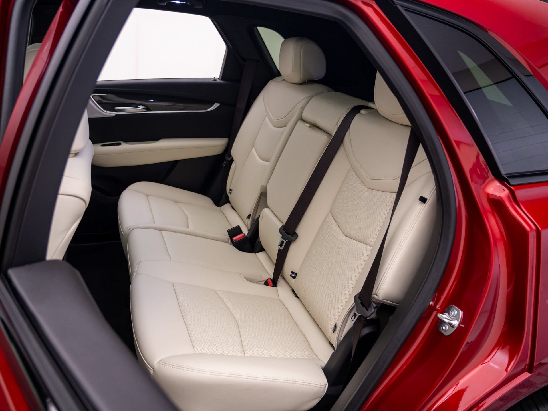 New 2026 Cadillac XT5 Sportv w/ LPO, Floor Liner Package AWD/4WD image 16