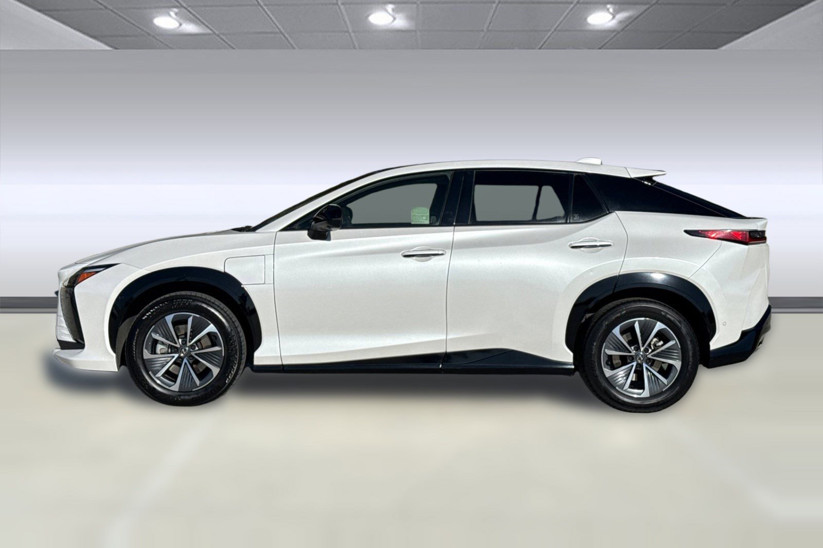 Used 2023 Lexus RZ 450e Premium w/ Technology Package image 2