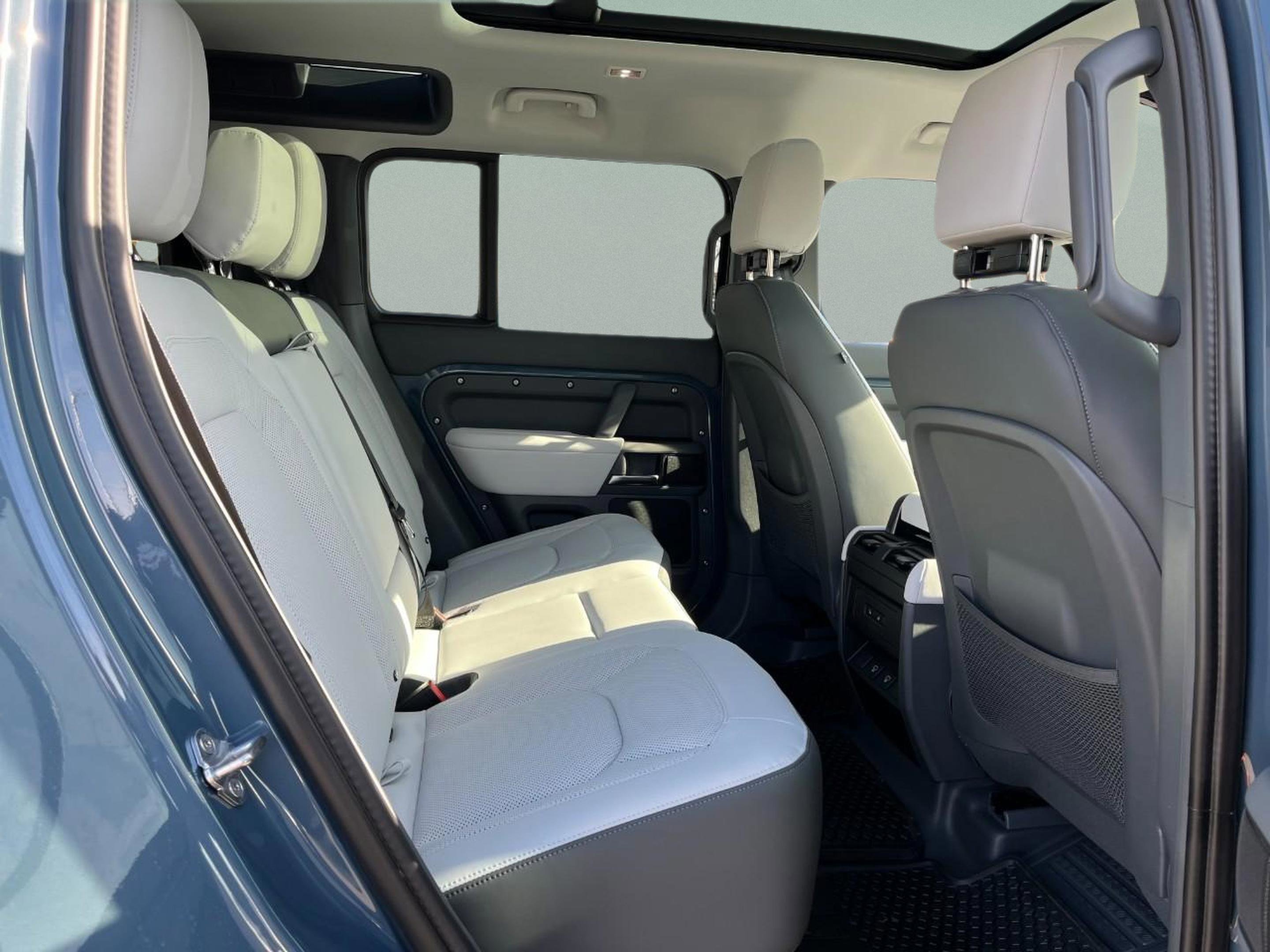 Certified 2025 Land Rover Defender 110 X-Dynamic SE image 13