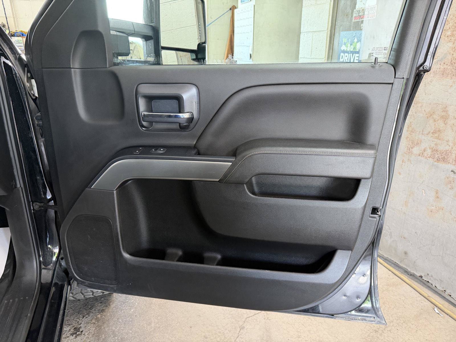 Used 2019 Chevrolet Silverado 1500 LT w/ All Star Edition AWD/4WD image 23