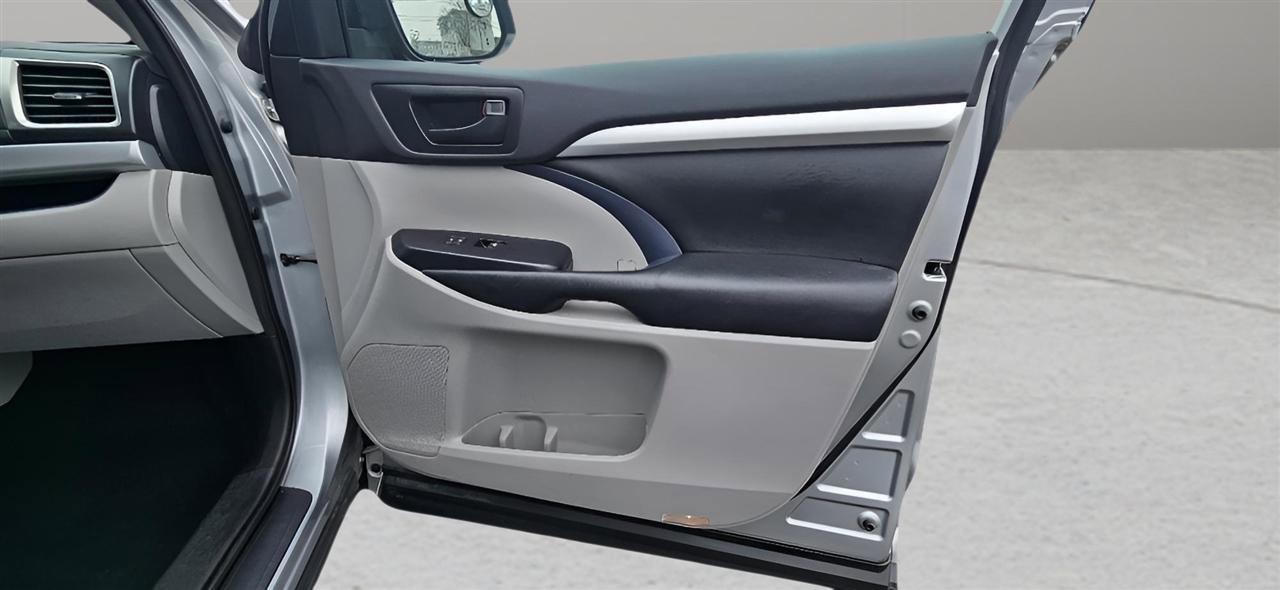 Used 2018 Toyota Highlander Plus image 22