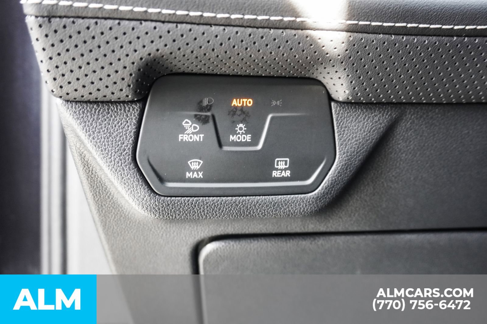 Used 2025 Volkswagen Atlas SE image 37