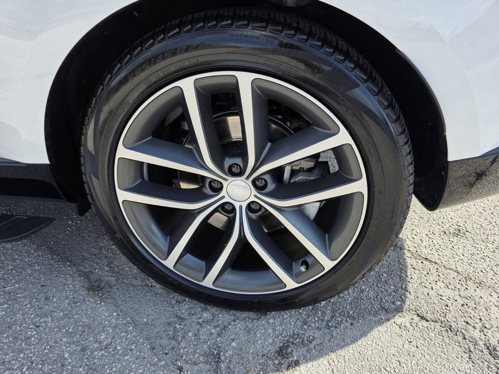 Certified 2024 Land Rover Range Rover Long Wheelbase SE image 9