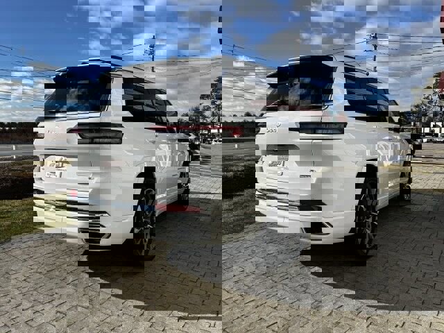 Used 2025 Jeep Grand Cherokee L Overland w/ Advanced Protech Group III image 5